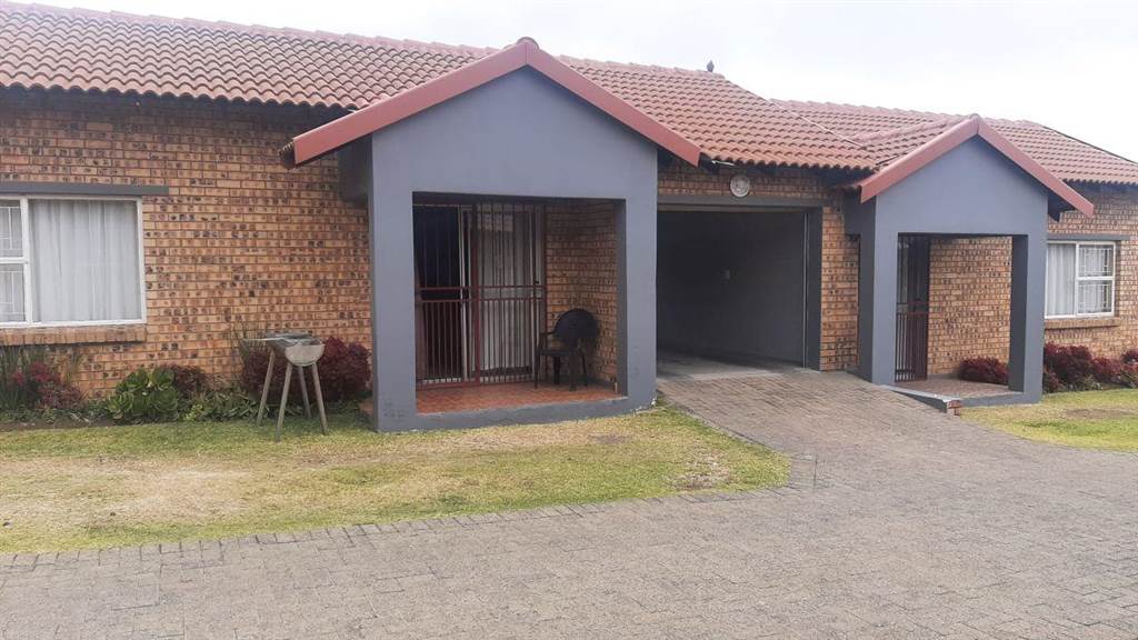 1 Bed Townhouse in Secunda photo number 1