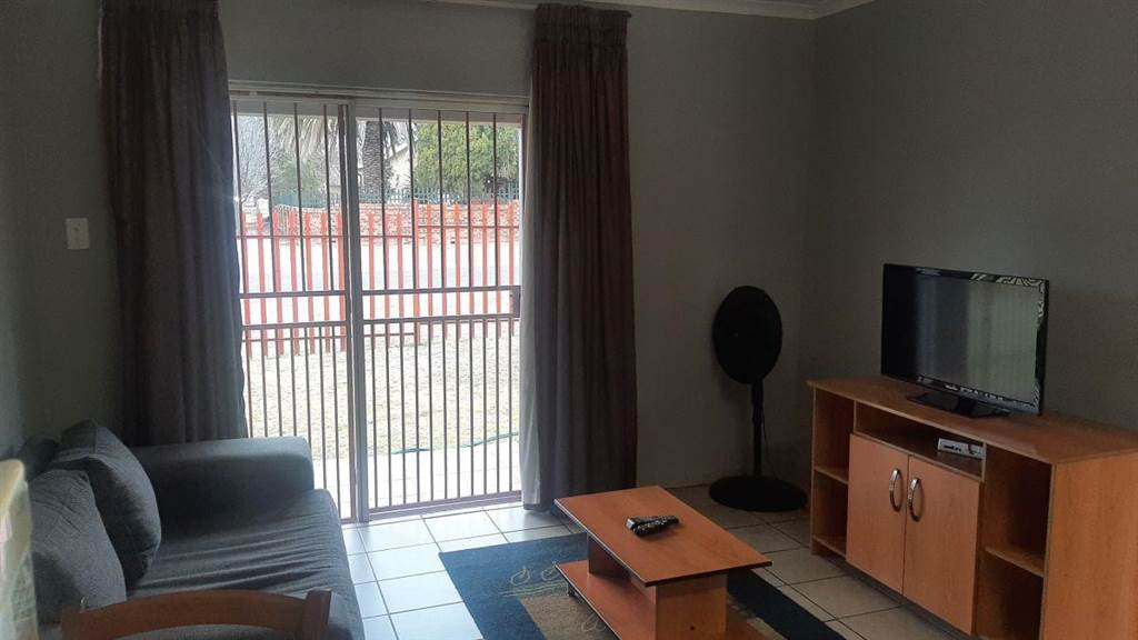 1 Bed Townhouse in Secunda photo number 6