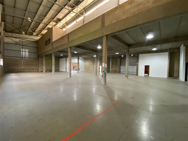 2 300  m² Industrial space