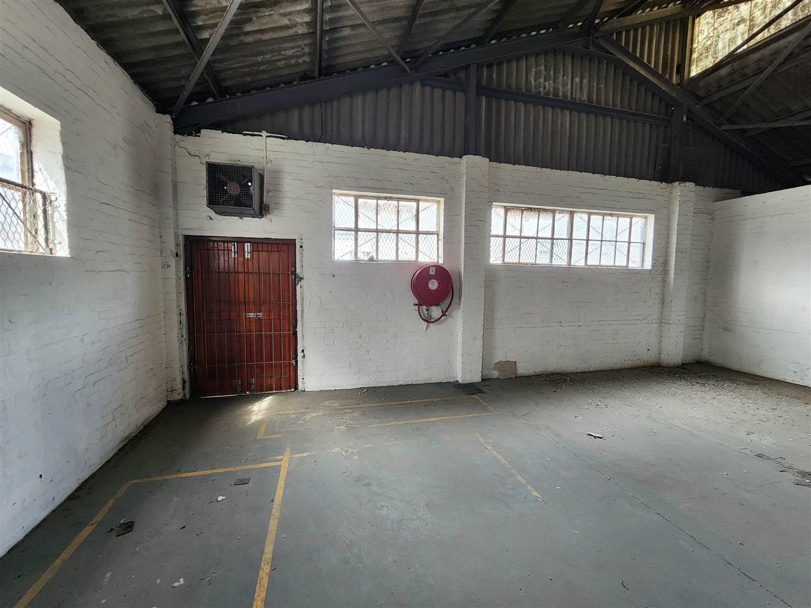 300  m² Industrial space in Athlone photo number 4