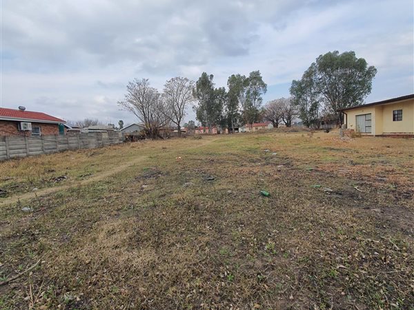 3773 m² Land available in Lennoxton