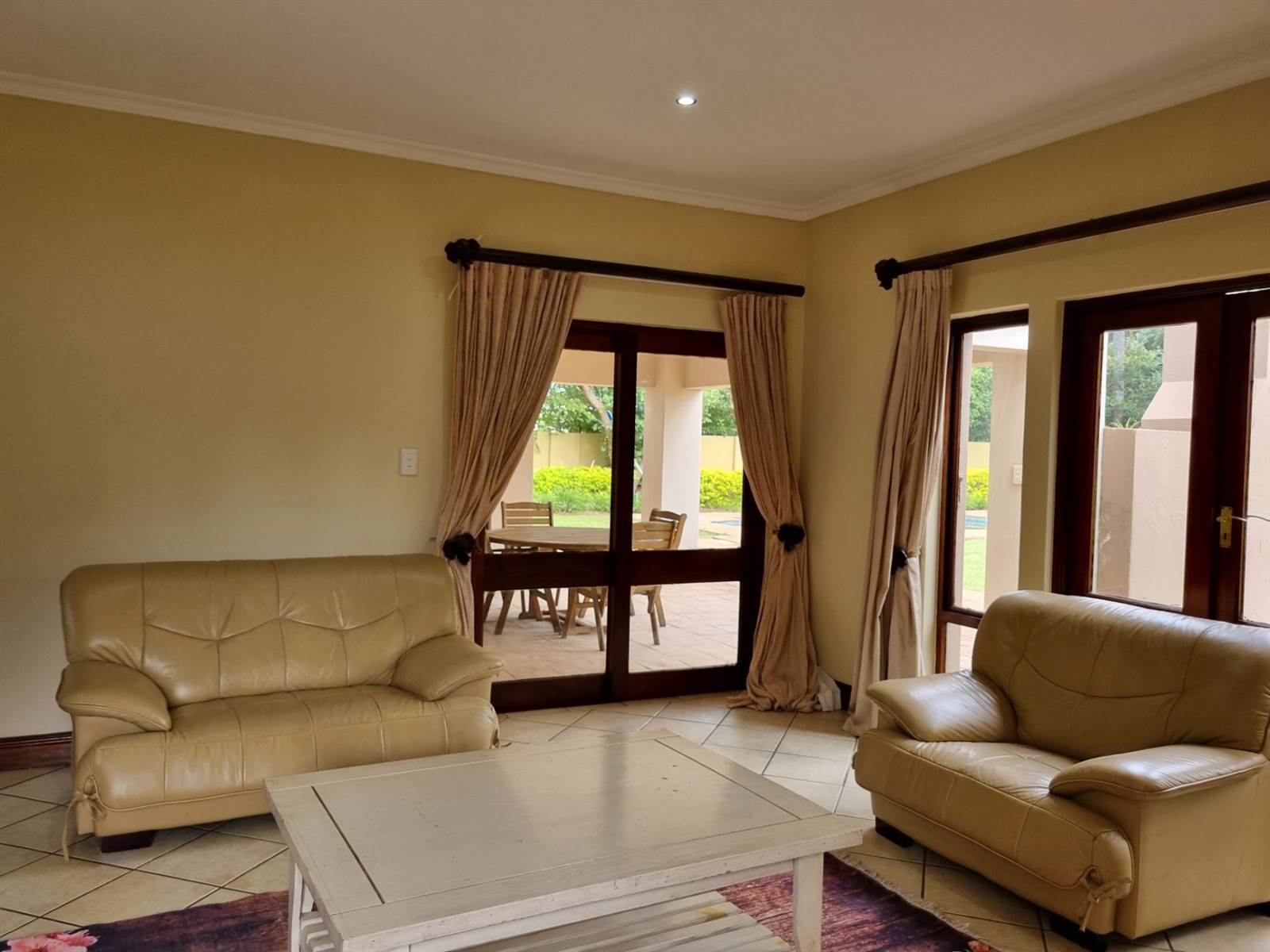 4 Bed House in Silver Lakes Golf Estate photo number 8