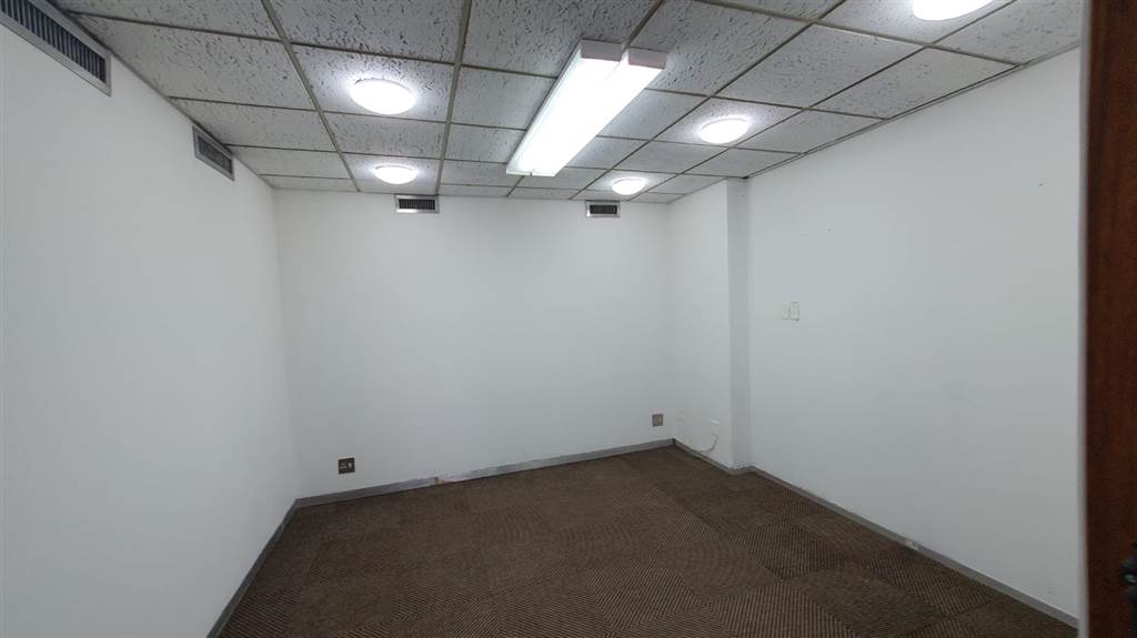 95  m² Commercial space in Lynnwood photo number 13