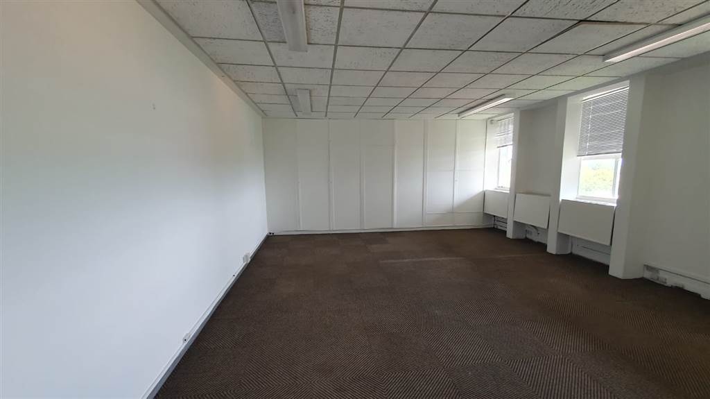 95  m² Commercial space in Lynnwood photo number 12