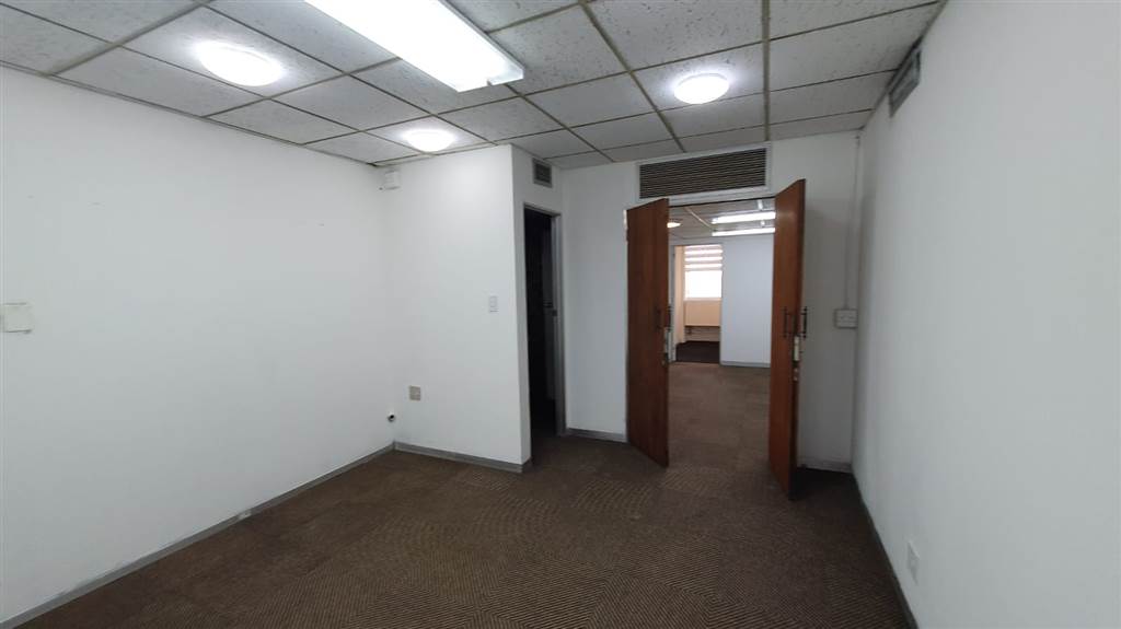 95  m² Commercial space in Lynnwood photo number 5