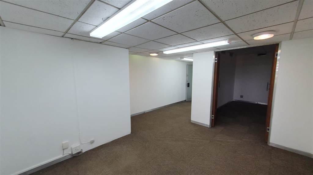 95  m² Commercial space in Lynnwood photo number 6