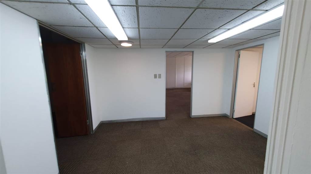 95  m² Commercial space in Lynnwood photo number 16