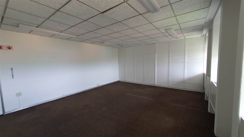 95  m² Commercial space in Lynnwood photo number 11