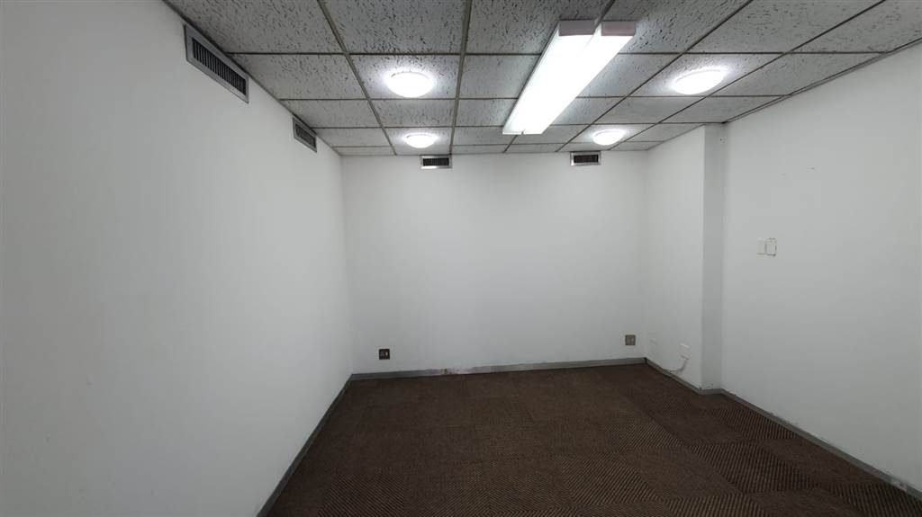 95  m² Commercial space in Lynnwood photo number 17