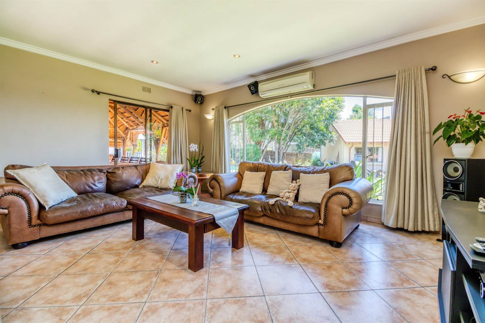 4 Bed House in Lonehill photo number 19