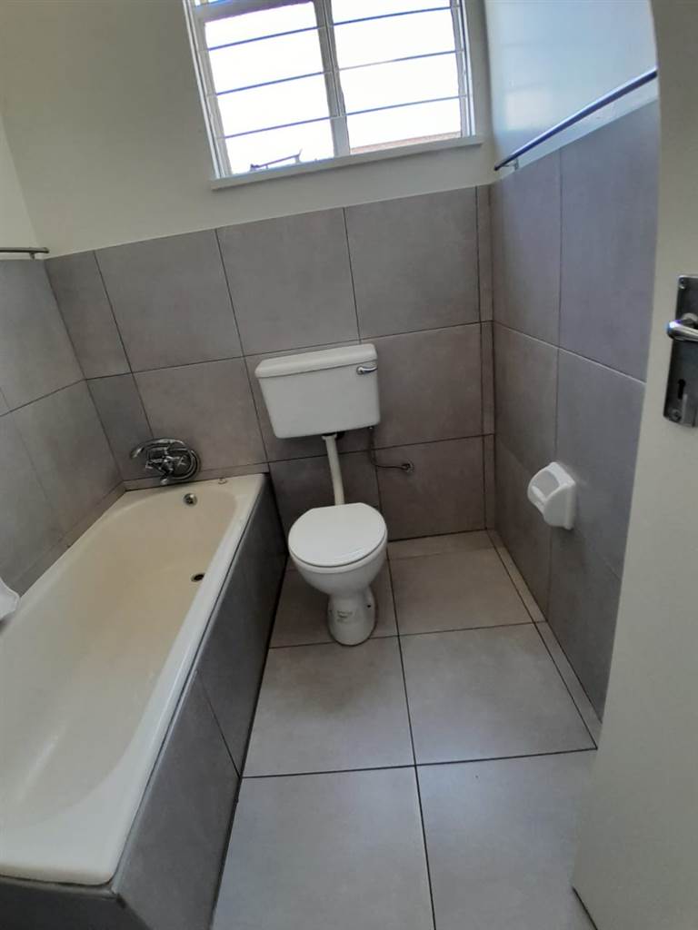 2 Bed Flat in Alberton photo number 15