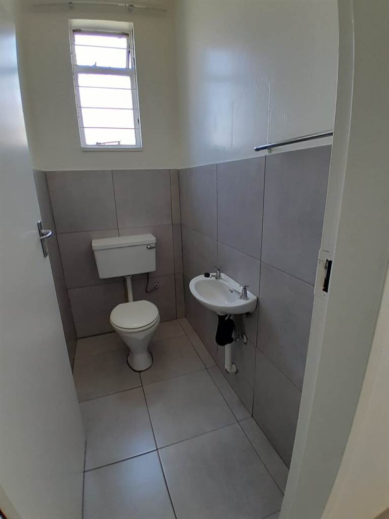 2 Bed Flat in Alberton photo number 17