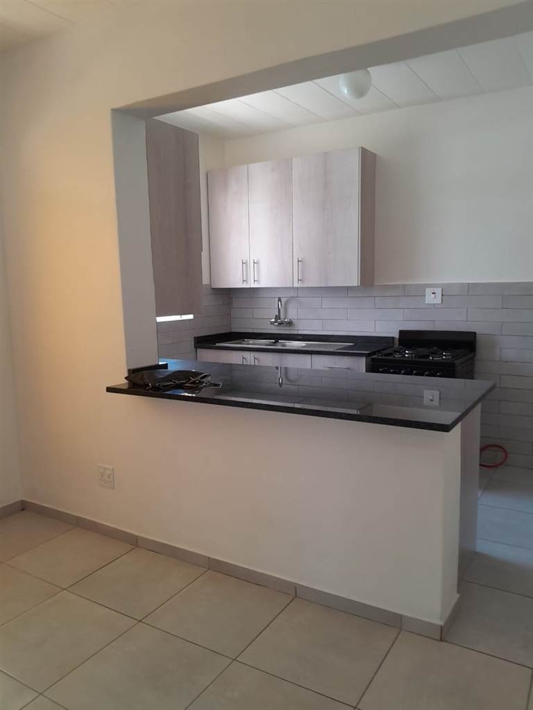 2 Bed Flat in Alberton photo number 4