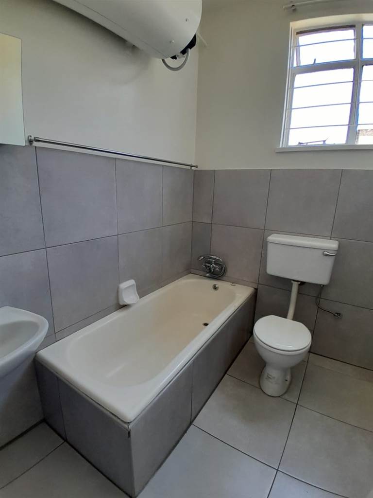 2 Bed Flat in Alberton photo number 13