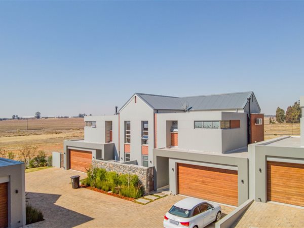 3 Bedroom Townhouse 3 Bedroom Townhouse