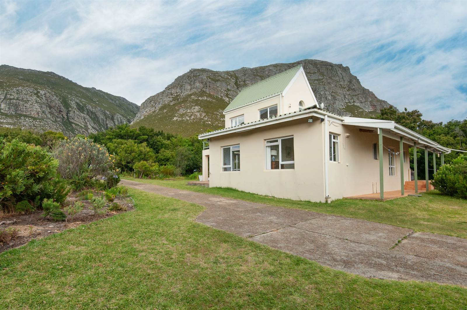 4 Bed House in Bettys Bay photo number 8