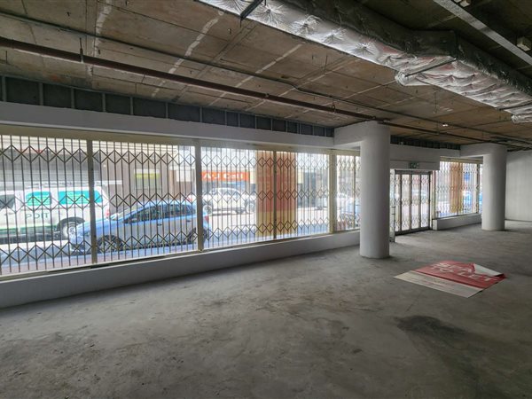 371  m² Retail Space