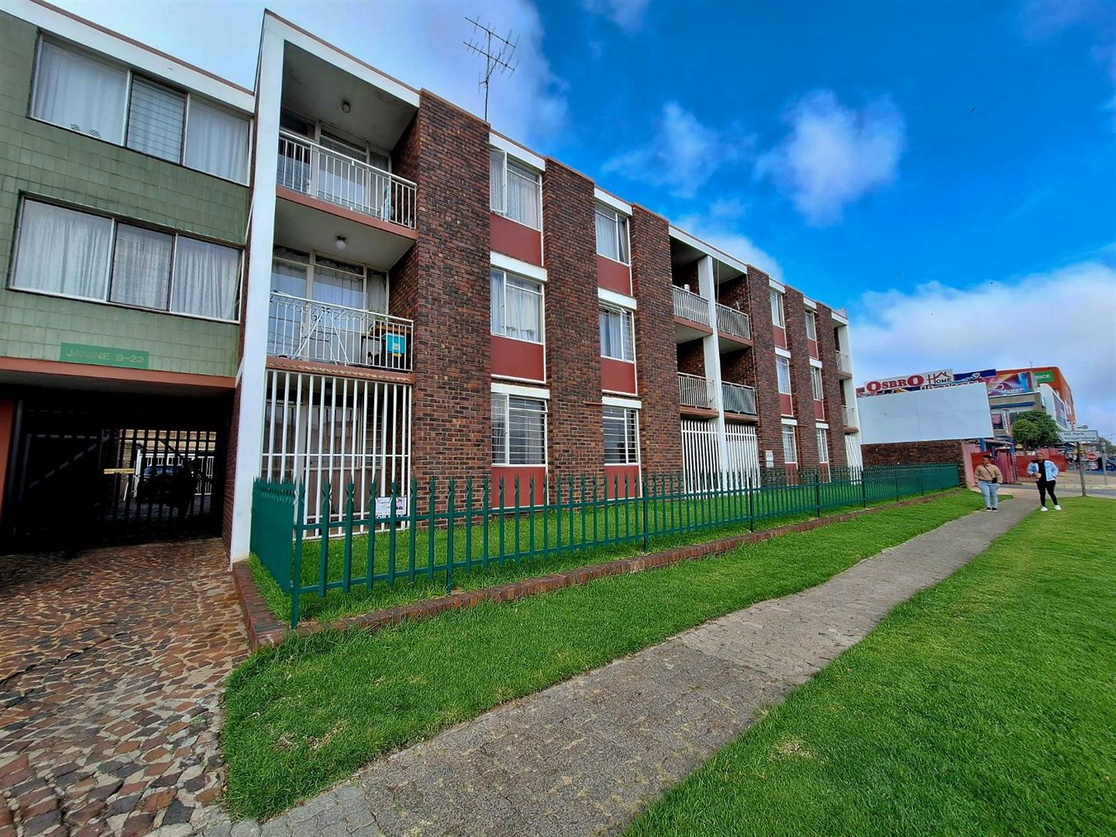 2 Bed Apartment in Krugersdorp Central photo number 1