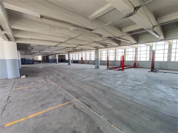 1 800  m² Industrial space