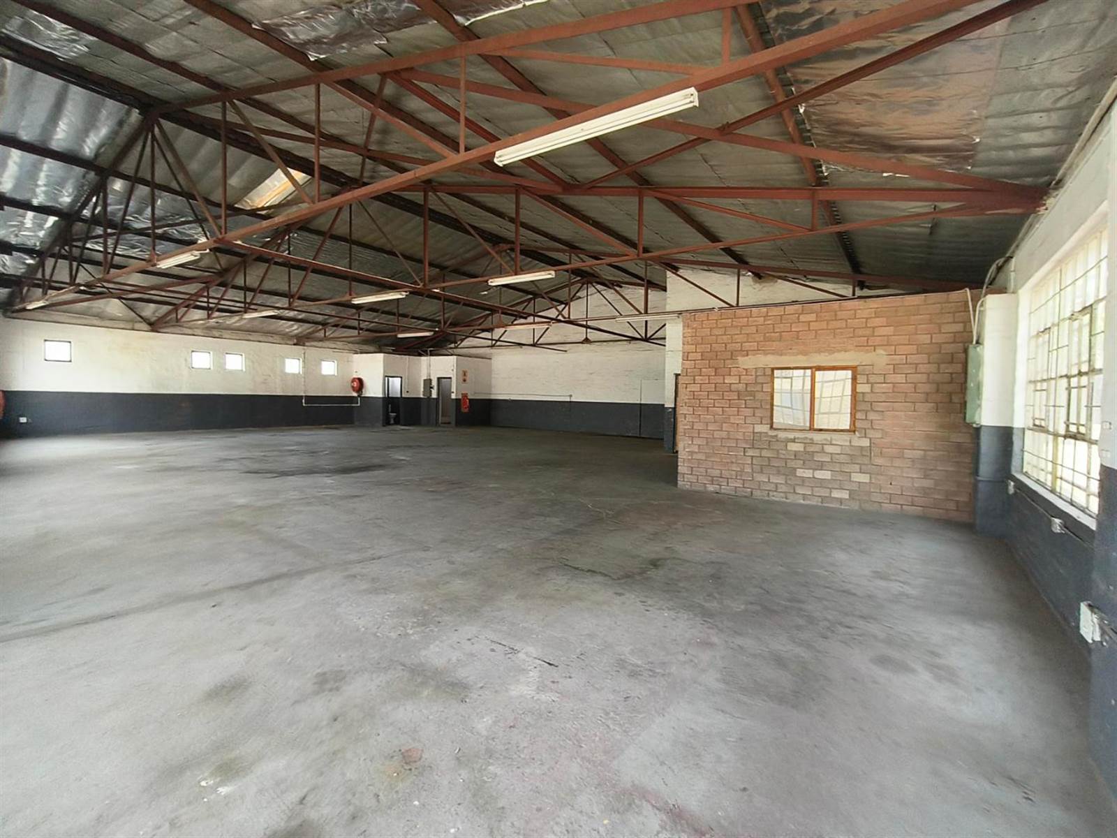 705  m² Industrial space in New Germany photo number 3