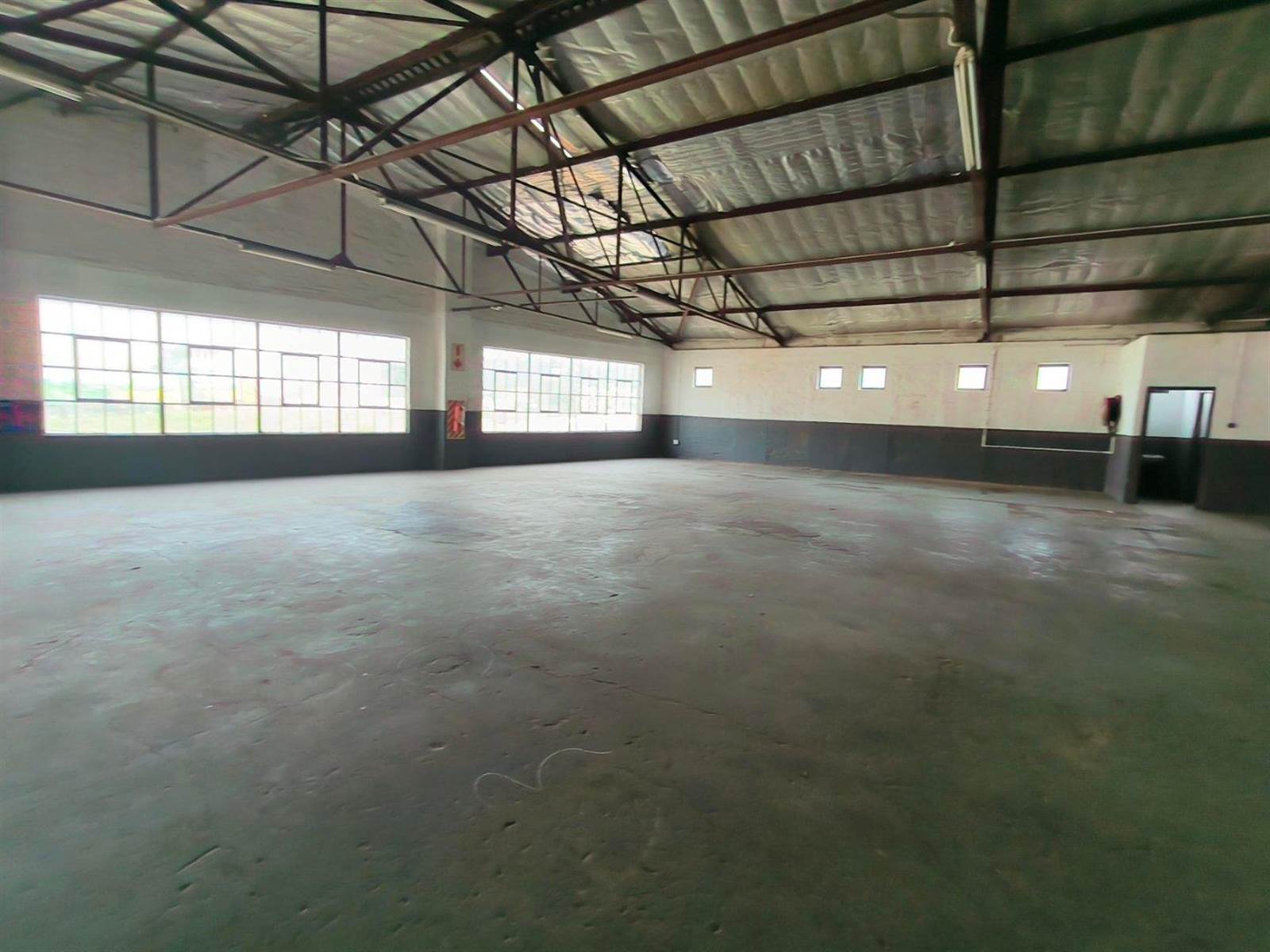 705  m² Industrial space in New Germany photo number 1