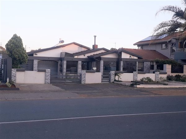 4 Bed House in Lanseria and surrounds