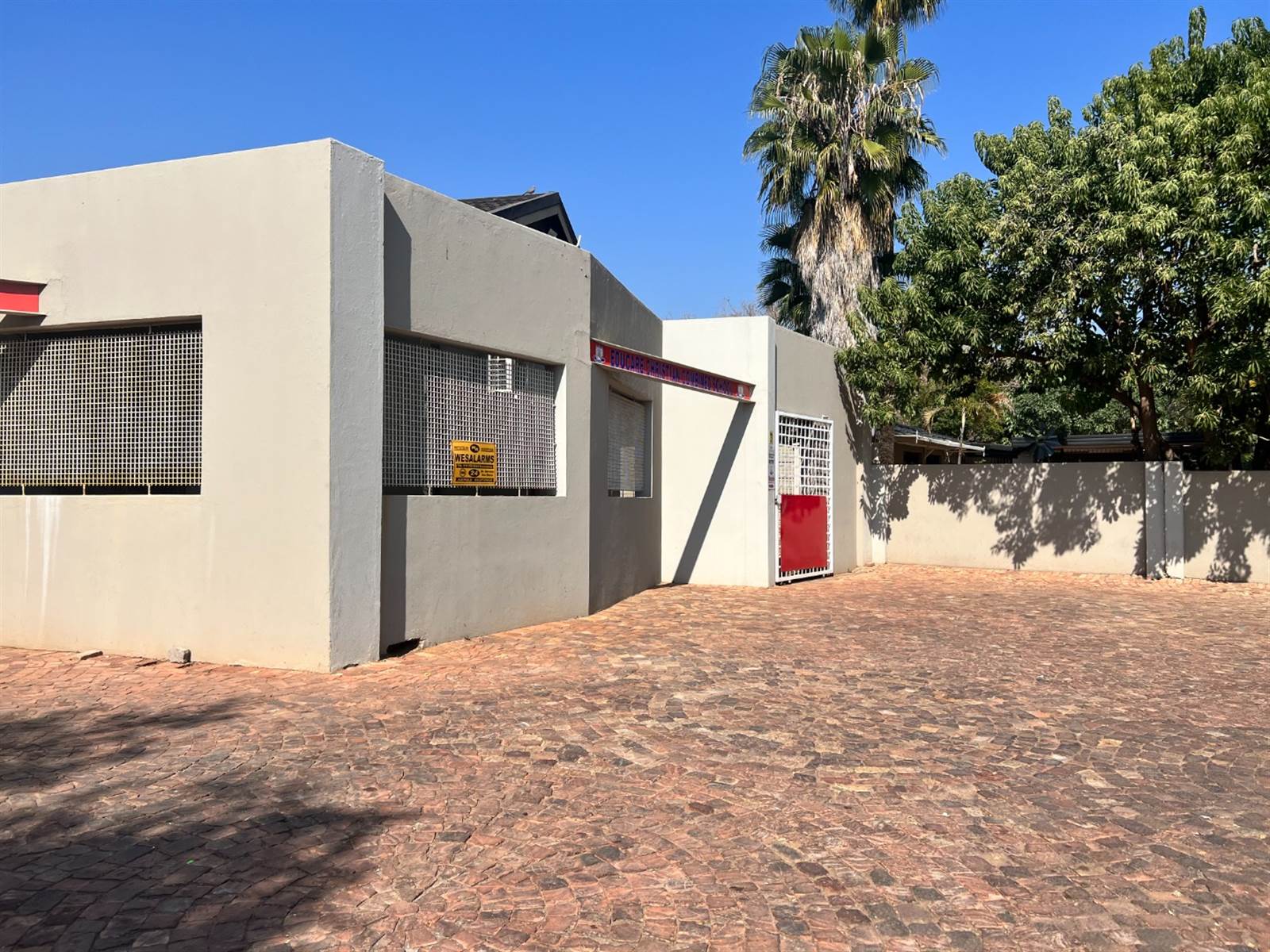 400  m² Commercial space in Rustenburg Central photo number 2