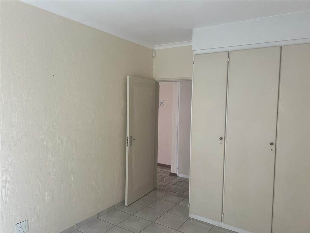 2 Bed Townhouse in Protea Park photo number 9