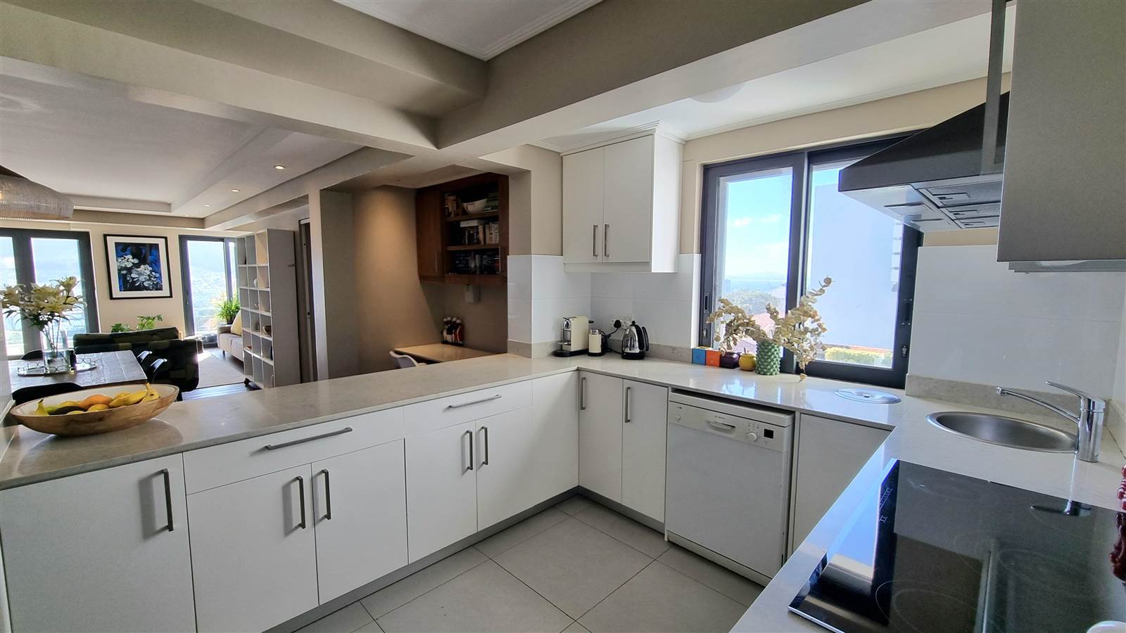 3 Bed Apartment in Vredehoek photo number 9
