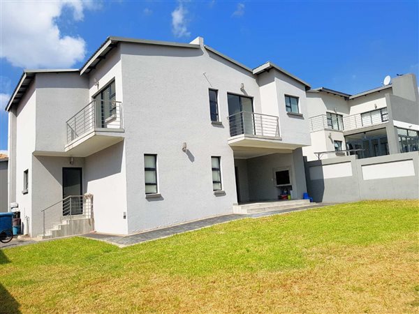 4 Bedroom House 4 Bedroom House