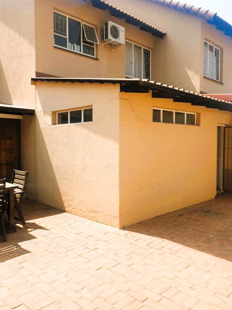 2 Bed Townhouse in Pretoria Gardens photo number 13