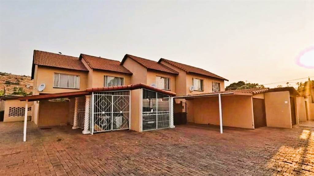2 Bed Townhouse in Pretoria Gardens photo number 12