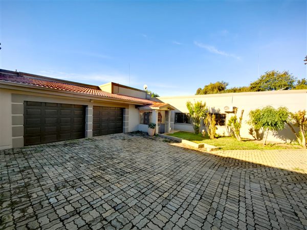 4 Bedroom House 4 Bedroom House