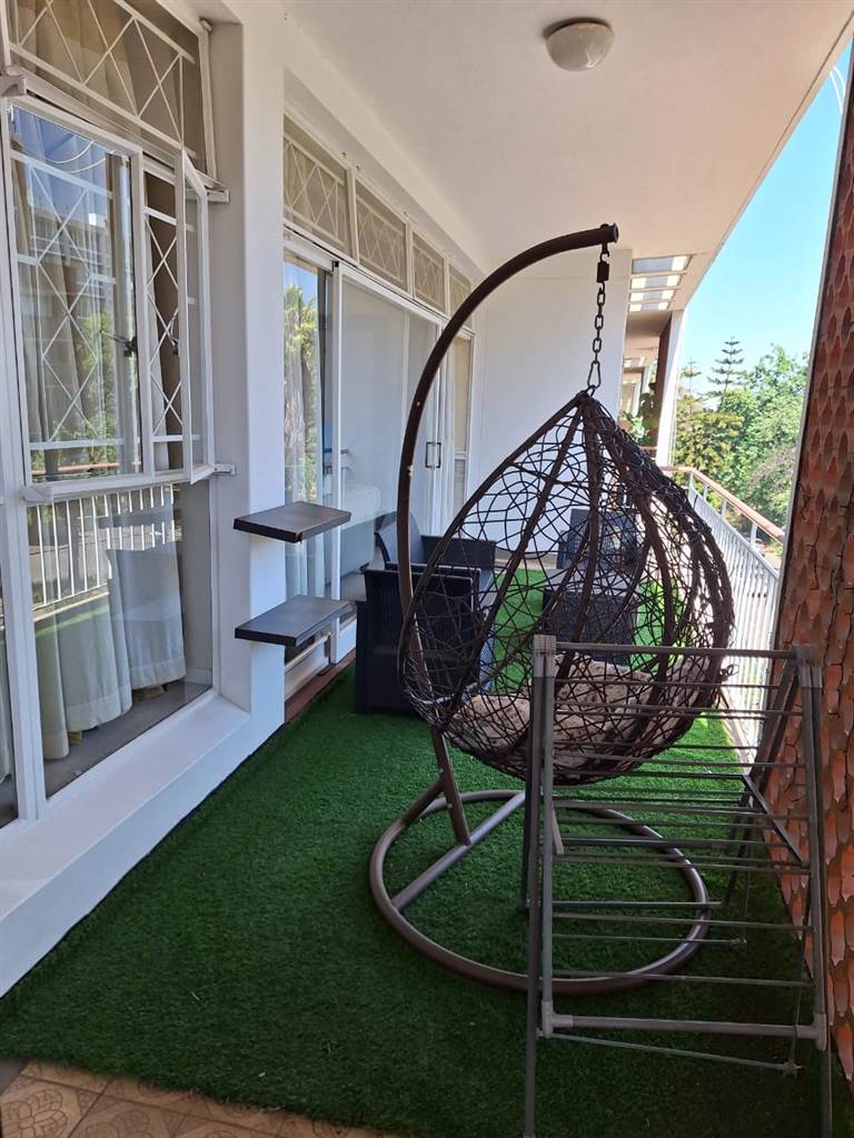 3 Bed Apartment in Parktown photo number 15
