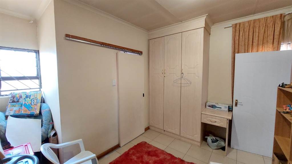 4 Bed Townhouse in Laudium photo number 14