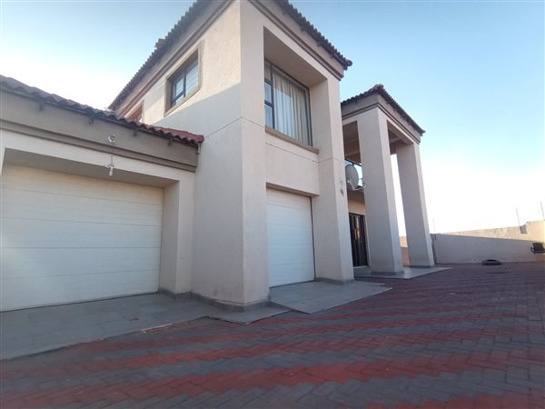 4 Bedroom House 4 Bedroom House