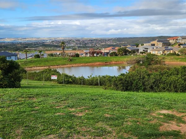 600 m² Land available in Hartenbos