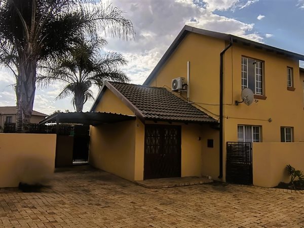 3 Bedroom Townhouse 3 Bedroom Townhouse