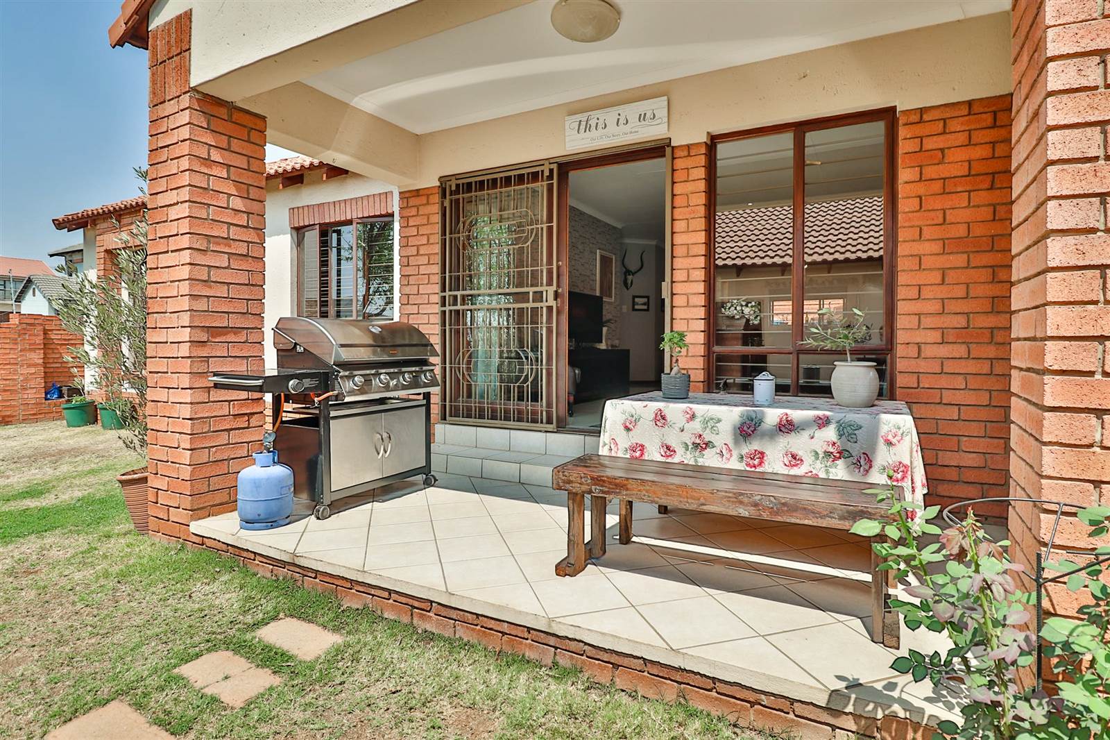 3 Bed House in Rietvlei Heights Country Estate photo number 2