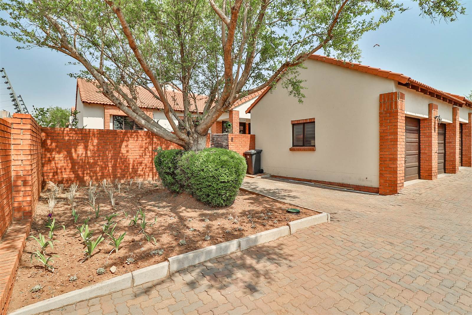 3 Bed House in Rietvlei Heights Country Estate photo number 3