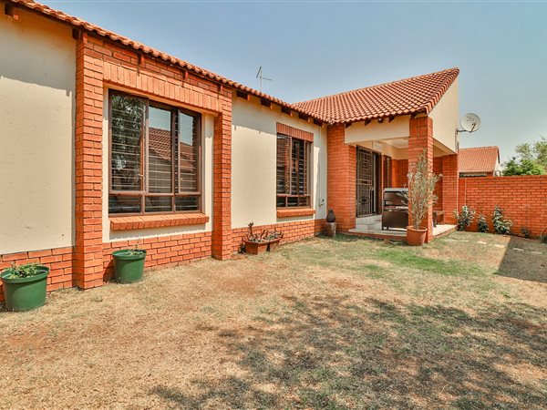 3 Bed House in Rietvlei Heights Country Estate