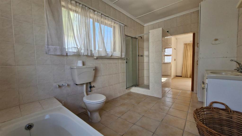 3 Bed House in Lamberts Bay photo number 19