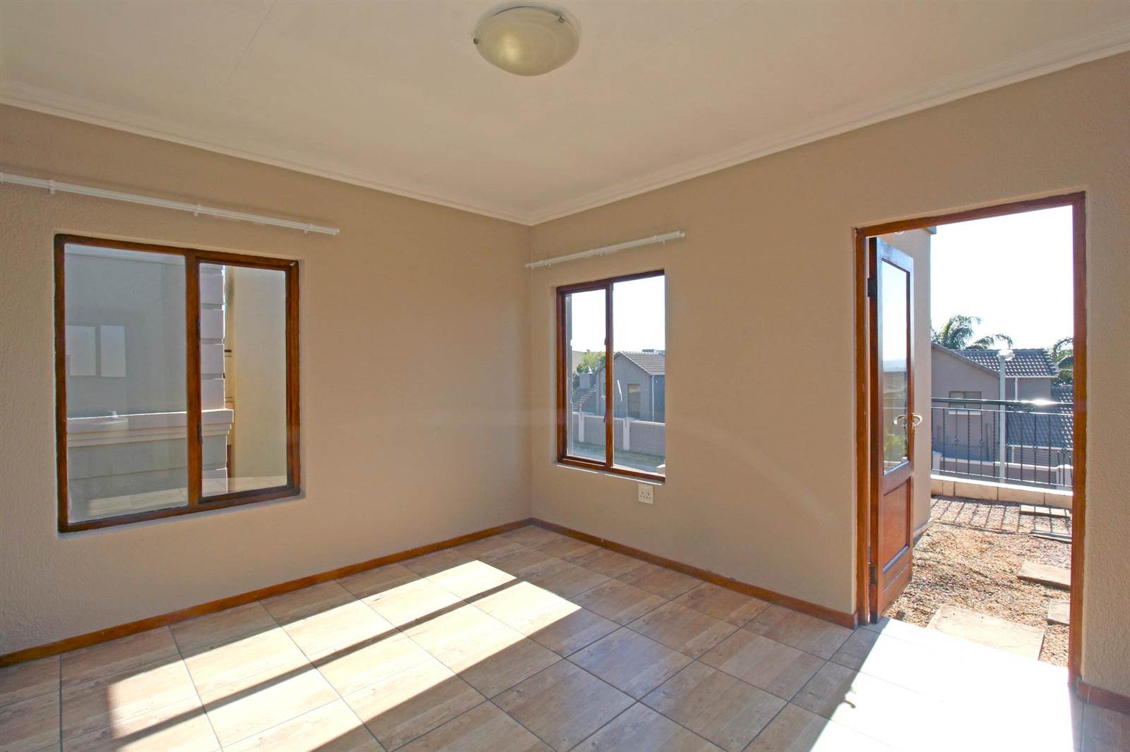3 Bed House in Amorosa photo number 12