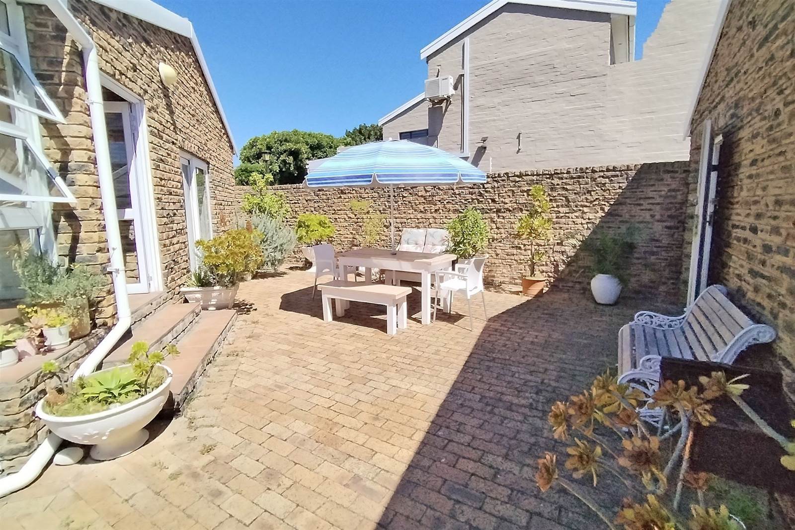 3 Bed House in Milnerton Ridge photo number 2