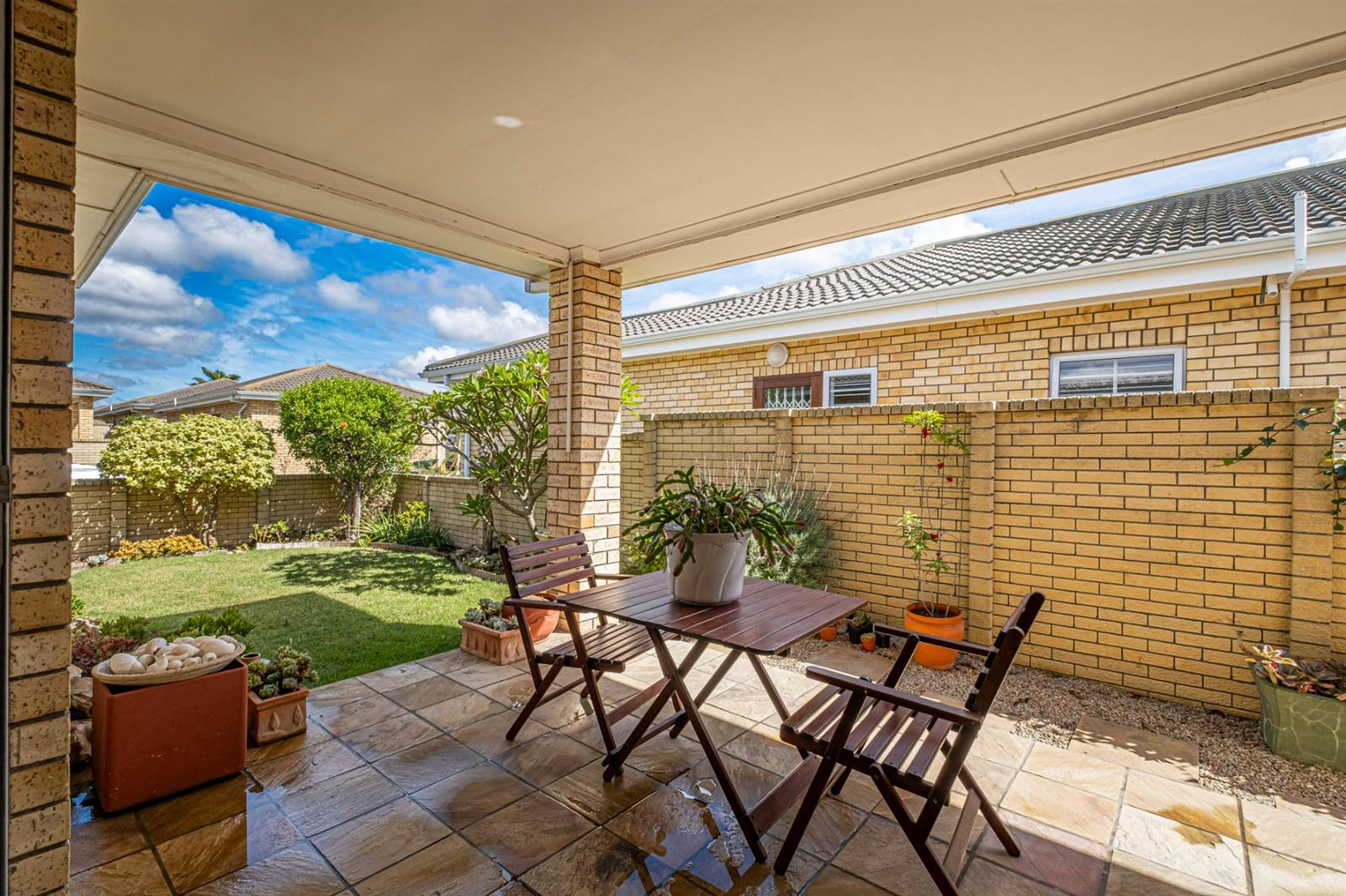 2 Bed Townhouse in Walmer Heights photo number 6