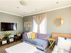 2 Bed House in Olievenhoutbosch