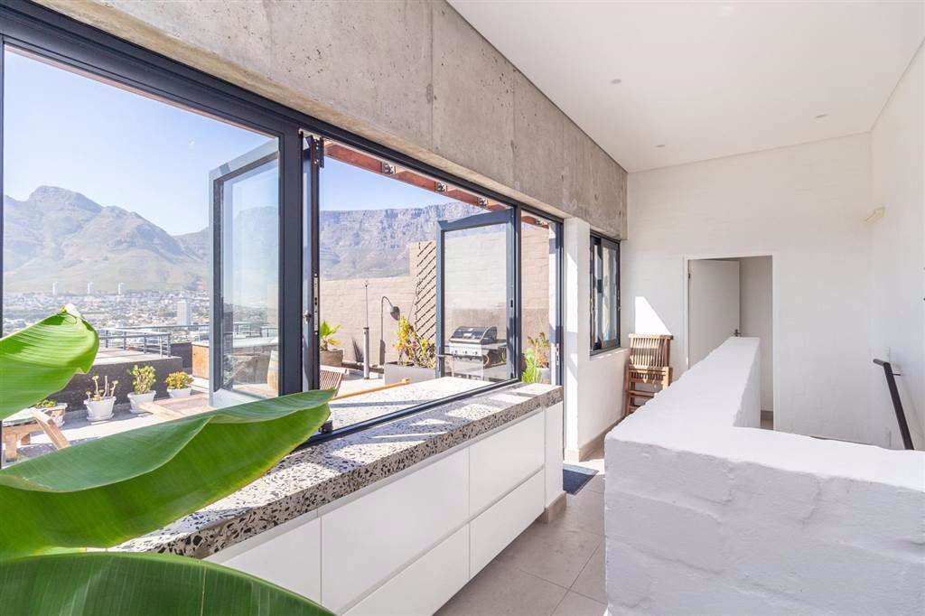 2 Bed Apartment in Bo-Kaap photo number 2