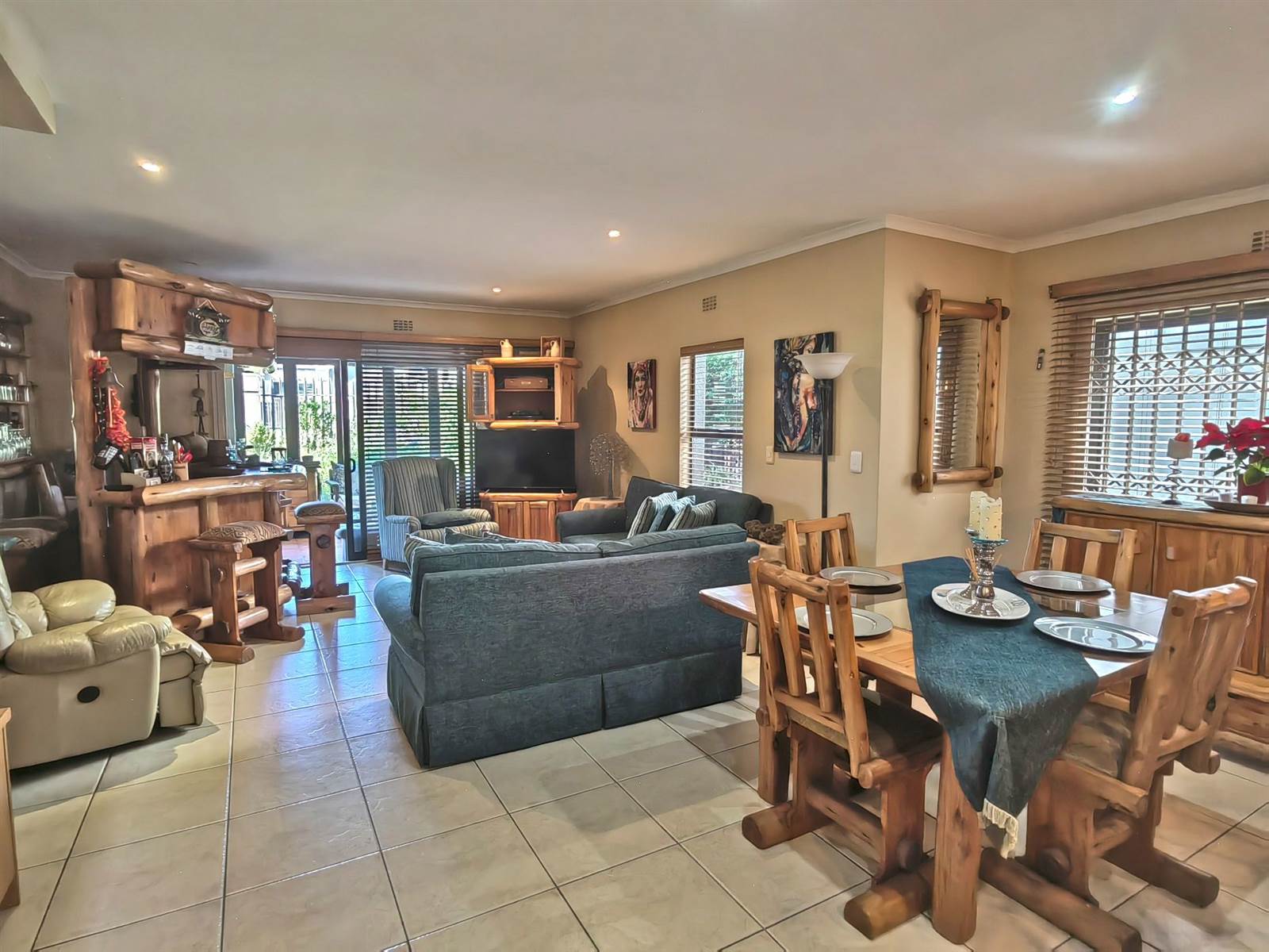 3 Bed House in Plattekloof photo number 3