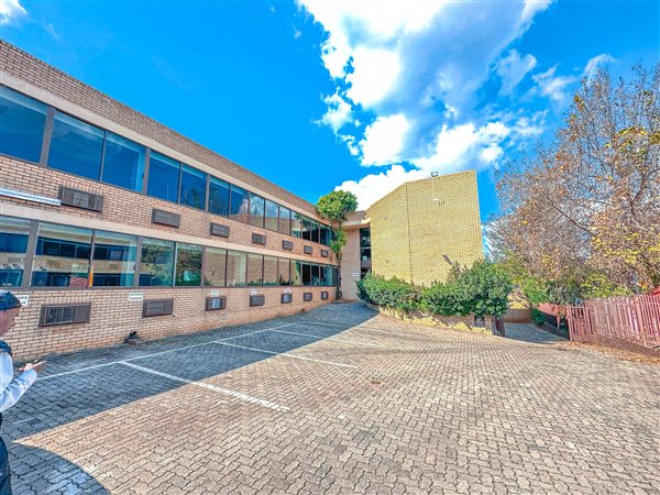 1716  m² Commercial space in Fairland