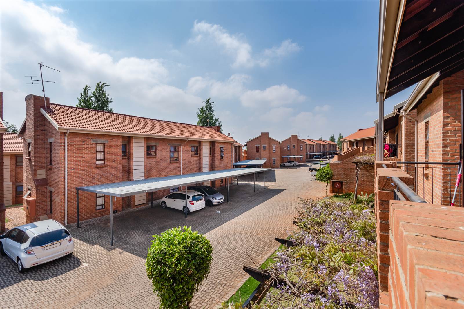 3 Bed Apartment in Ruimsig photo number 14
